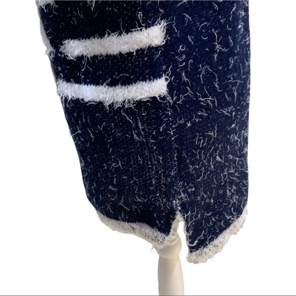 OhMG! Navy & White Soft and Cozy Crew Neck Aztec Print Sweater Sz S - Picture 5 of 10